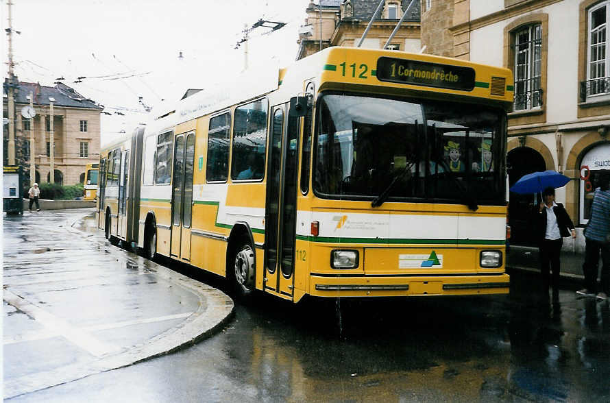 (033'302) - TN Neuchtel - Nr. 112 - NAW/Hess Gelenktrolleybus am 6. Juli 1999 in Neuchtel, Place Pury