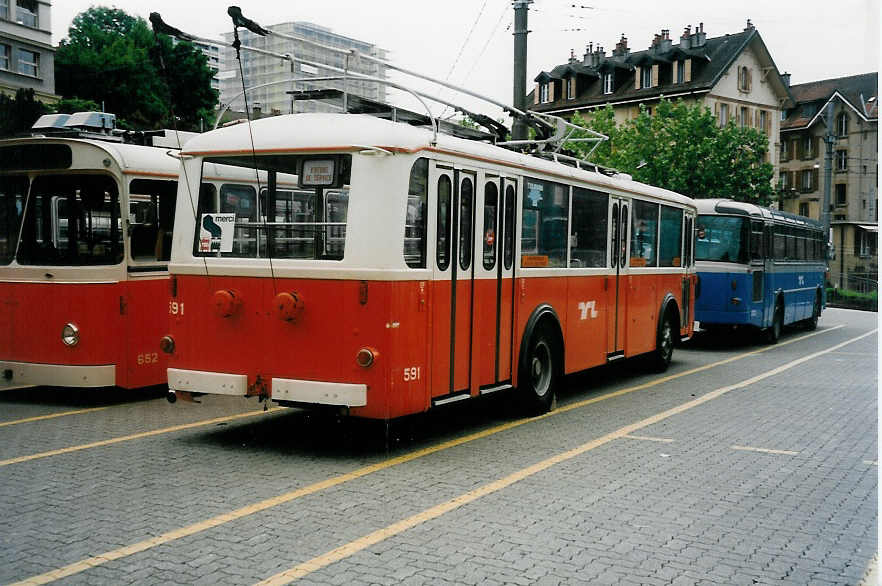 (033'607) - TL Lausanne - Nr. 591 - FBW/FFA Trolleybus (ex TPG Genve Nr. 852; ex VBZ Zrich Nr. 91) am 7. Juli 1999 in Lausanne, Dpt Borde