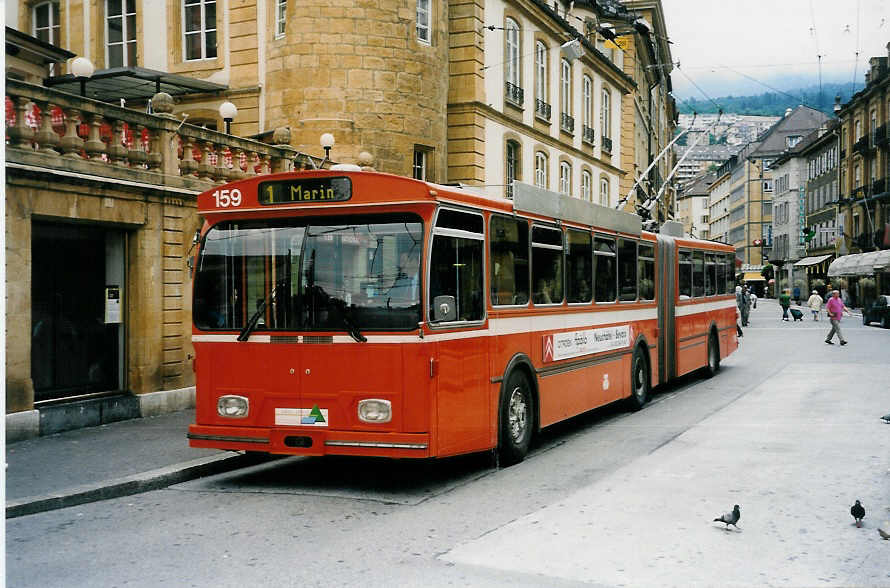 (033'936) - TN Neuchtel - Nr. 159 - FBW/Hess Gelenktrolleybus (ex Nr. 59) am 10. Juli 1999 in Neuchtel, Place Pury