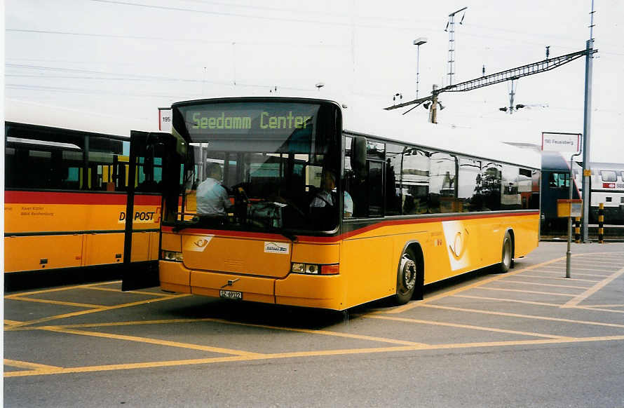 (034'635) - Schuler, Feusisberg - SZ 69'122 - Volvo/Hess am 19. Juli 1999 beim Bahnhof Pfffikon