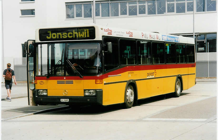 (034'712) - Buner&Schmidt, Jonschwil - SG 10'685 - Mercedes/R&J (ex P 25'370) am 19. Juli 1999 beim Bahnhof Wil
