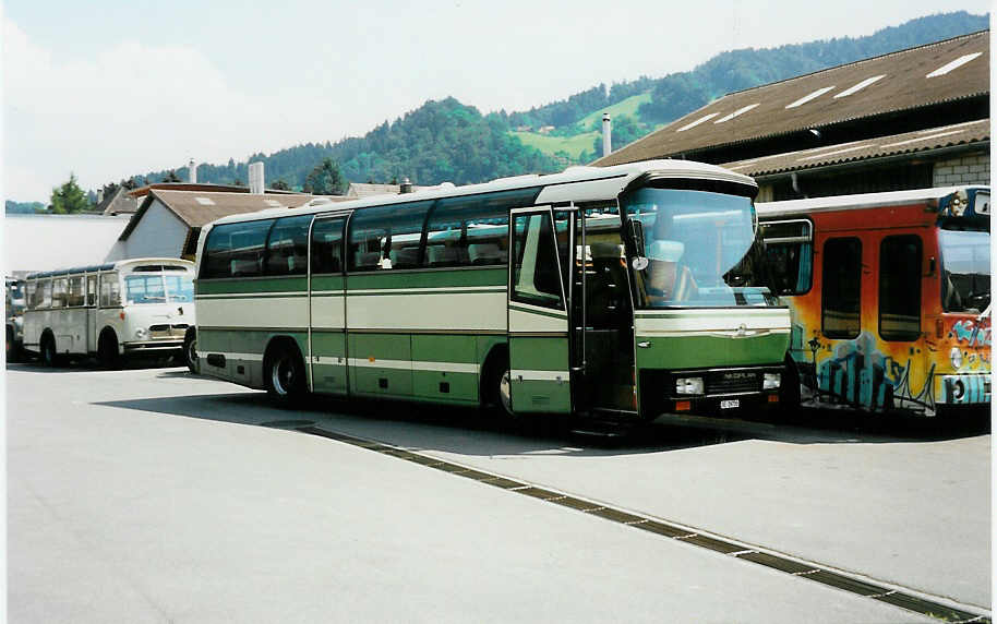 (035'003) - STI Thun - Nr. 43/BE 26'730 - Neoplan (ex AGS Sigriswil Nr. 2) am 30. Juli 1999 in Thun, Garage
