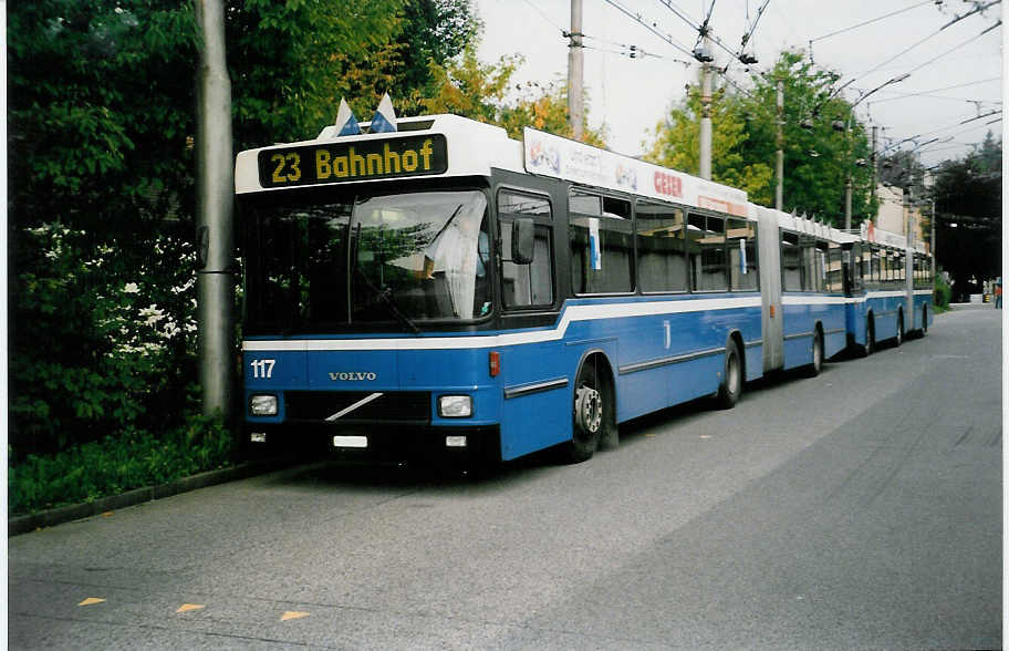 (035'812) - VBL Luzern - Nr. 117/LU 15'091 - Volvo/Hess am 28. August 1999 in Luzern, Depot