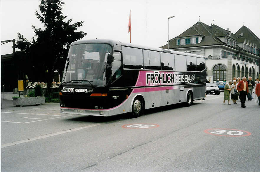 (036'035) - Frhlich, Zrich - ZH 27'111 - Bova am 29. August 1999 beim Bahnhof Thun