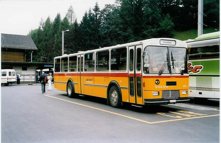 (036'036) - Kbli, Gstaad - BE 235'726 - Volvo/Lauber am 29. August 1999 beim Bahnhof Gstaad