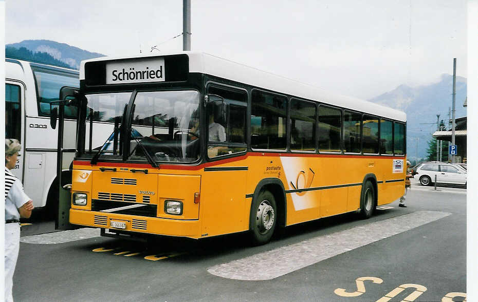 (036'103) - Kbli, Gstaad - BE 366'987 - Volvo/Lauber am 29. August 1999 beim Bahnhof Gstaad