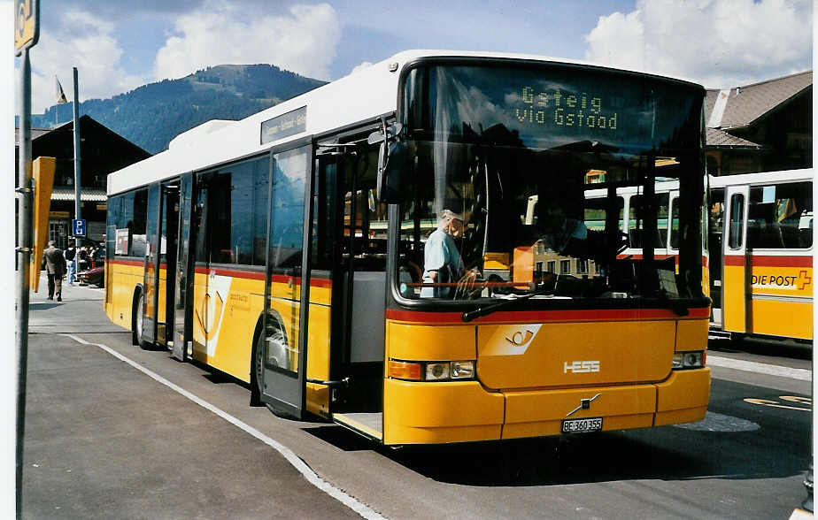 (036'630) - Kbli, Gstaad - BE 360'355 - Volvo/Hess am 29. August 1999 beim Bahnhof Gstaad
