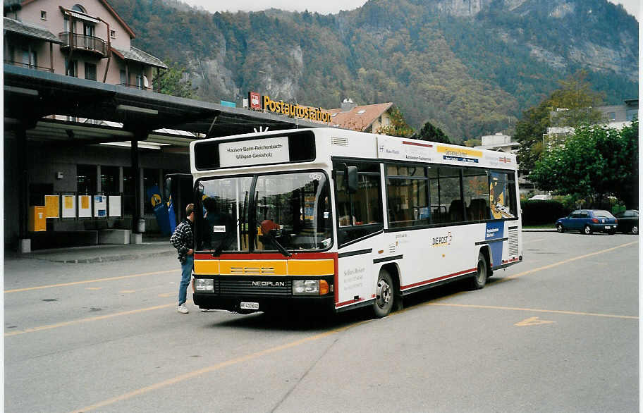 (037'325) - Selfors, Meiringen - BE 410'602 - Neoplan am 16. Oktober 1999 in Meiringen, Postautostation