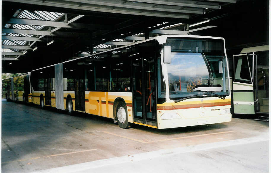 (037'415) - STI Thun - Nr. 74/BE 263'474 - Mercedes am 26. Oktober 1999 in Thun, Garage