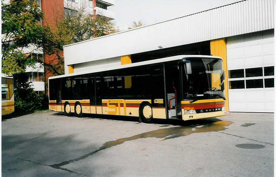(037'420) - STI Thun - Nr. 79 - Setra am 28. Oktober 1999 in Thun, Garage
