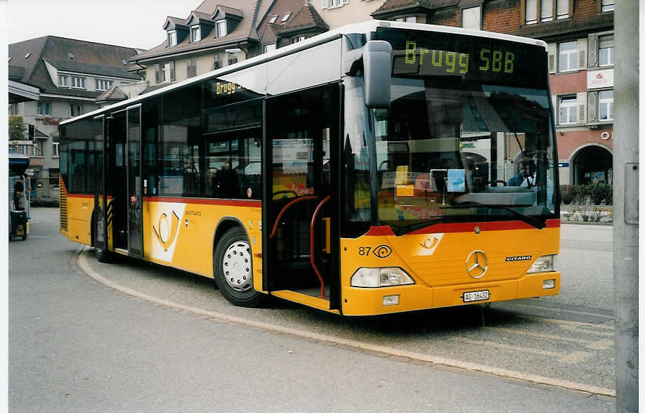 (037'428) - Voegtlin-Meyer, Brugg - Nr. 87/AG 16'432 - Mercedes am 30. Oktober 1999 beim Bahnhof Brugg