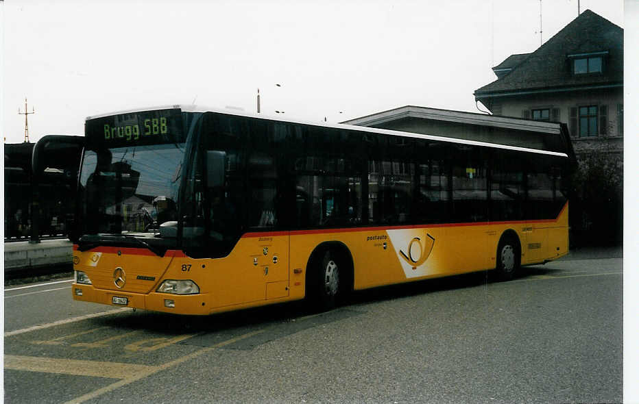 (037'431) - Voegtlin-Meyer, Brugg - Nr. 87/AG 16'432 - Mercedes am 30. Oktober 1999 beim Bahnhof Brugg
