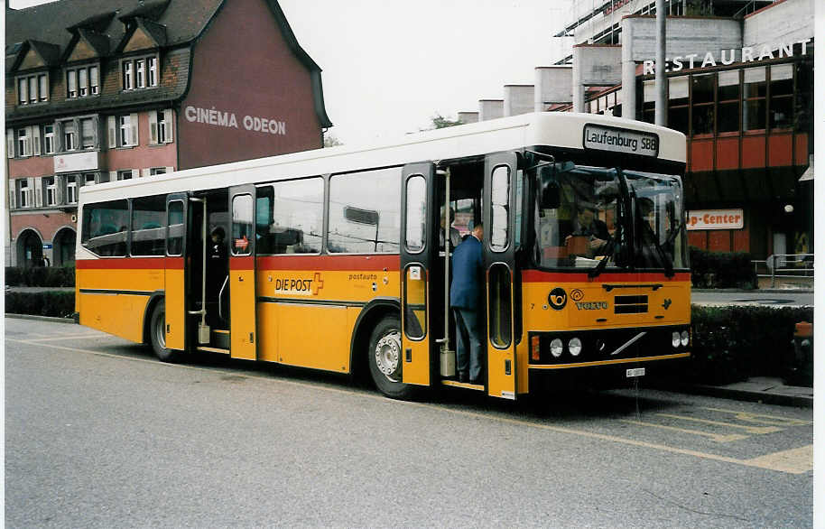 (037'435) - Keller, Hottwil - Nr. 7/AG 18'010 - Volvo/FHS am 30. Oktober 1999 beim Bahnhof Brugg