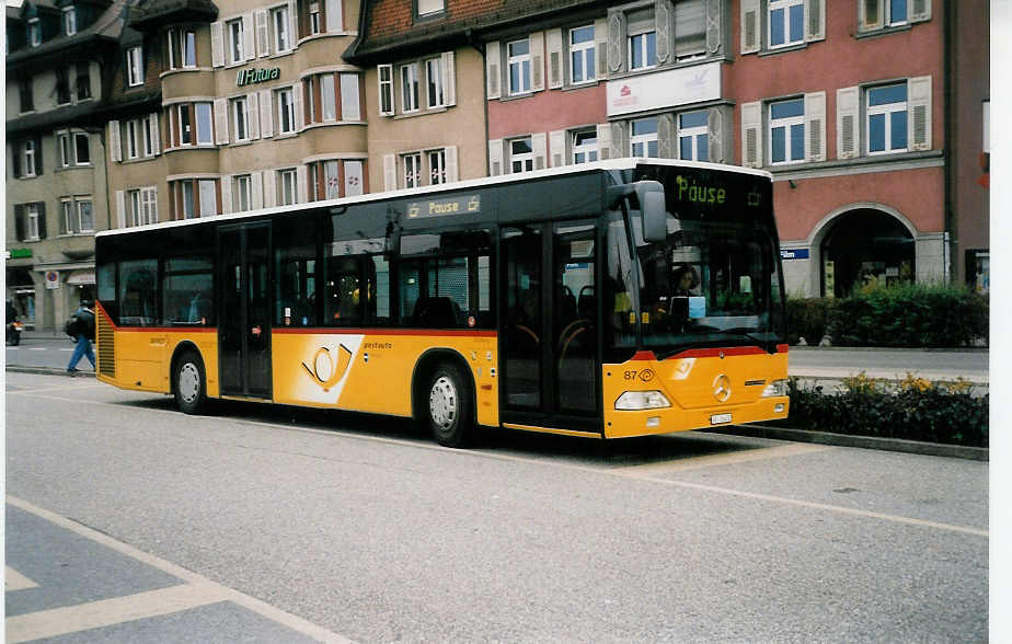 (037'505) - Voegtlin-Meyer, Brugg - Nr. 87/AG 16'432 - Mercedes am 30. Oktober 1999 beim Bahnhof Brugg