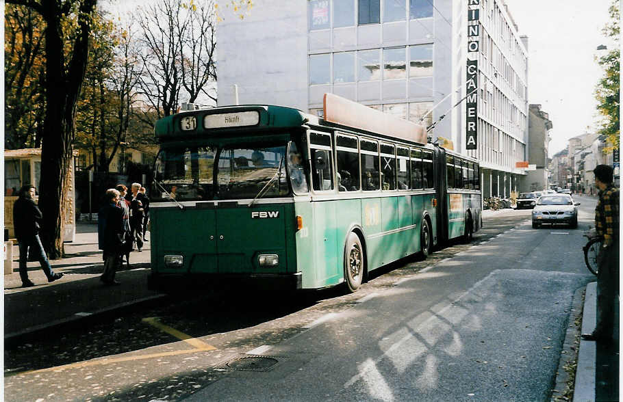 (037'515) - BVB Basel - Nr. 913 - FBW/FHS-Hess Gelenktrolleybus am 1. November 1999 in Basel, Claraplatz