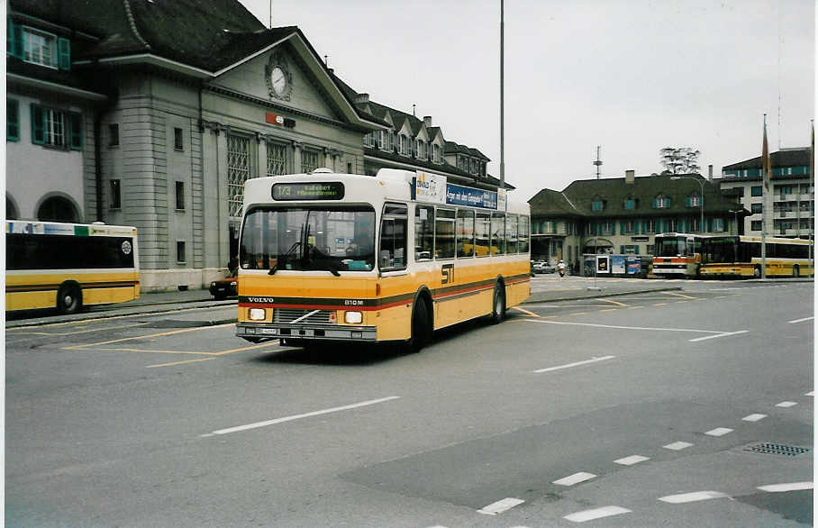 (037'715) - STI Thun - Nr. 35/BE 443'835 - Volvo/R&J (ex SAT Thun Nr. 35) am 12. November 1999 beim Bahnhof Thun