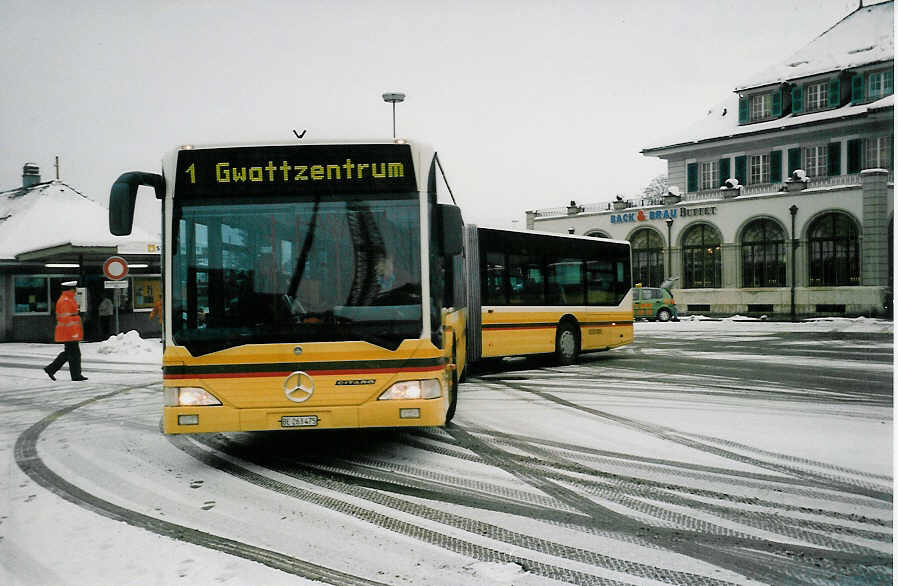 (037'736) - STI Thun - Nr. 75/BE 263'475 - Mercedes am 23. November 1999 beim Bahnhof Thun