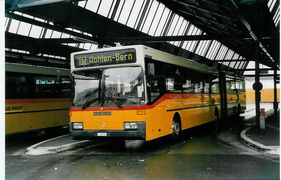 (037'835) - PTT-Regie - P 27'714 - Mercedes am 25. November 1999 in Bern, Postautostation