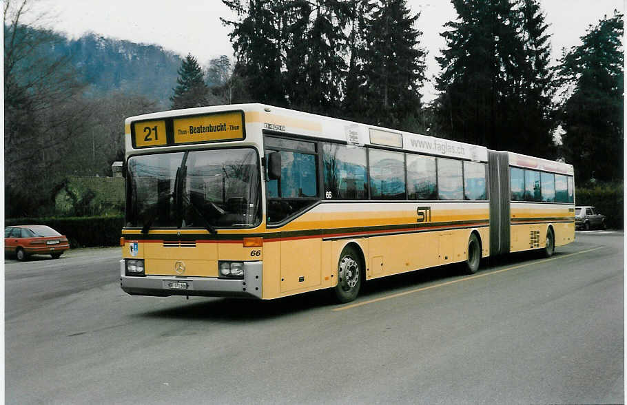 (038'029) - STI Thun - Nr. 66/BE 371'366 - Mercedes am 23. Dezember 1999 bei der Schifflndte Thun