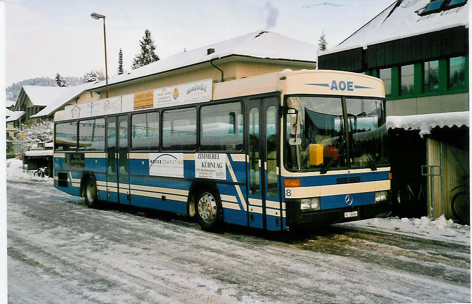 (038'125) - AOE Langnau - Nr. 8/BE 26'686 - Mercedes/R&J am 30. Dezember 1999 beim Bahnhof Langnau