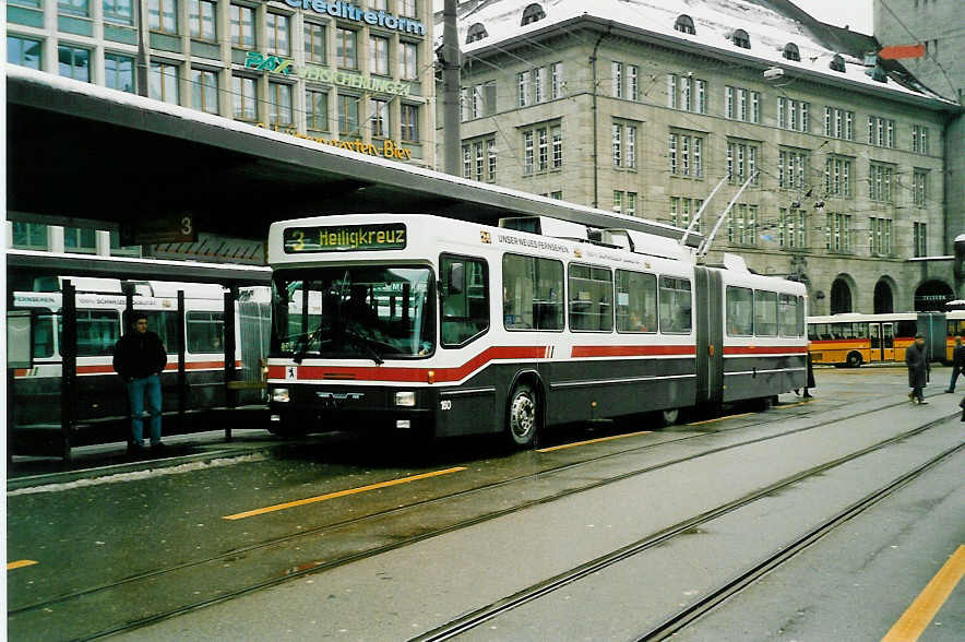 (038'609) - VBSG St. Gallen - Nr. 160 - NAW/Hess Gelenktrolleybus am 1. Januar 2000 beim Bahnhof St. Gallen