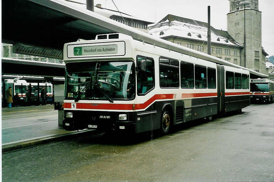 (038'616) - VBSG St. Gallen - Nr. 235/SG 198'235 - NAW/Hess am 1. Januar 2000 beim Bahnhof St. Gallen