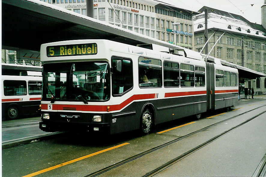 (038'618) - VBSG St. Gallen - Nr. 157 - NAW/Hess Gelenktrolleybus am 1. Januar 2000 beim Bahnhof St. Gallen