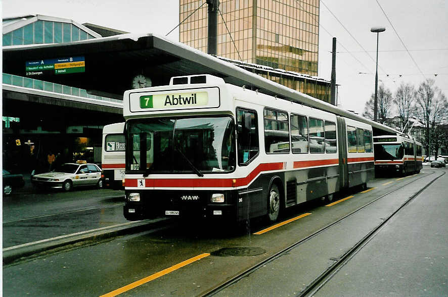 (038'632) - VBSG St. Gallen - Nr. 245/SG 198'245 - NAW/Hess am 1. Januar 2000 beim Bahnhof St. Gallen