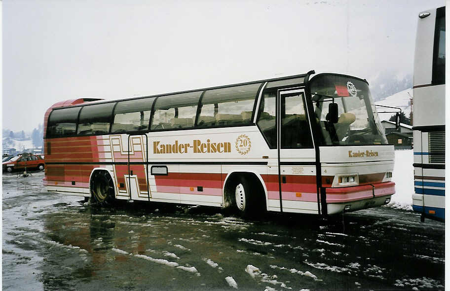 (038'927) - Kander-Reisen, Frutigen - Nr. 4/BE 19'376 - Neoplan am 19. Februar 2000 in Frutigen, Flugplatz