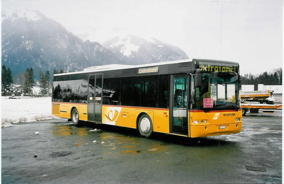 (039'132) - Engeloch, Riggisberg - Nr. 12/BE 520'405 - Neoplan am 19. Februar 2000 in Frutigen, Flugplatz