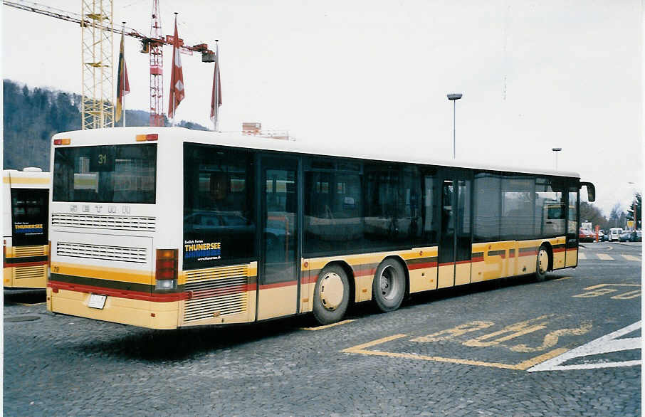 (039'333) - STI Thun - Nr. 79/BE 285'779 - Setra am 25. Februar 2000 beim Bahnhof Thun