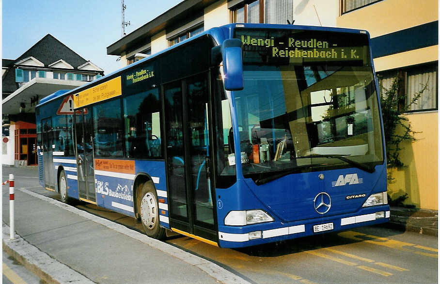 (039'608) - AFA Adelboden - Nr. 1/BE 19'692 - Mercedes am 13. Mrz 2000 beim Bahnhof Frutigen