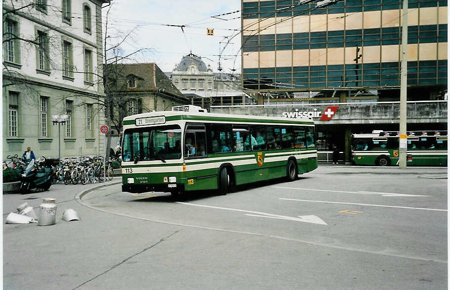 (039'706) - SVB Bern - Nr. 113/BE 388'113 - Volvo/R&J am 14. Mrz 2000 beim Bahnhof Bern