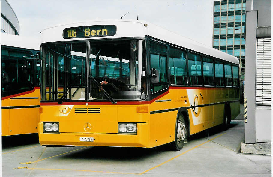 (039'732) - PTT-Regie - P 25'326 - Mercedes/R&J am 14. Mrz 2000 in Bern, Postautostation