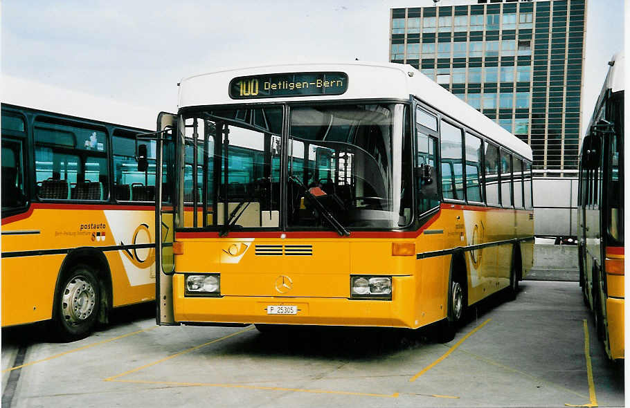 (039'733) - PTT-Regie - P 25'305 - Mercedes/R&J am 14. Mrz 2000 in Bern, Postautostation