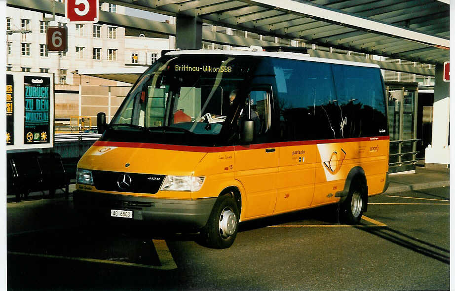 (040'015) - Tschannen, Zofingen - Nr. 15/AG 6803 - Mercedes/Auwrter am 8. April 2000 beim Bahnhof Zofingen