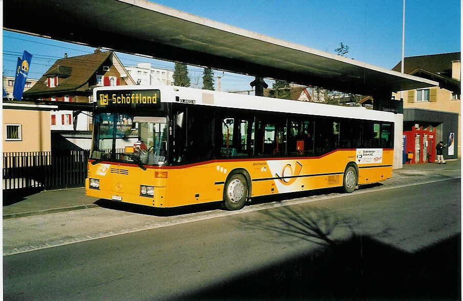 (040'016) - PTT-Regie - P 25'599 - Mercedes am 8. April 2000 beim Bahnhof Sursee