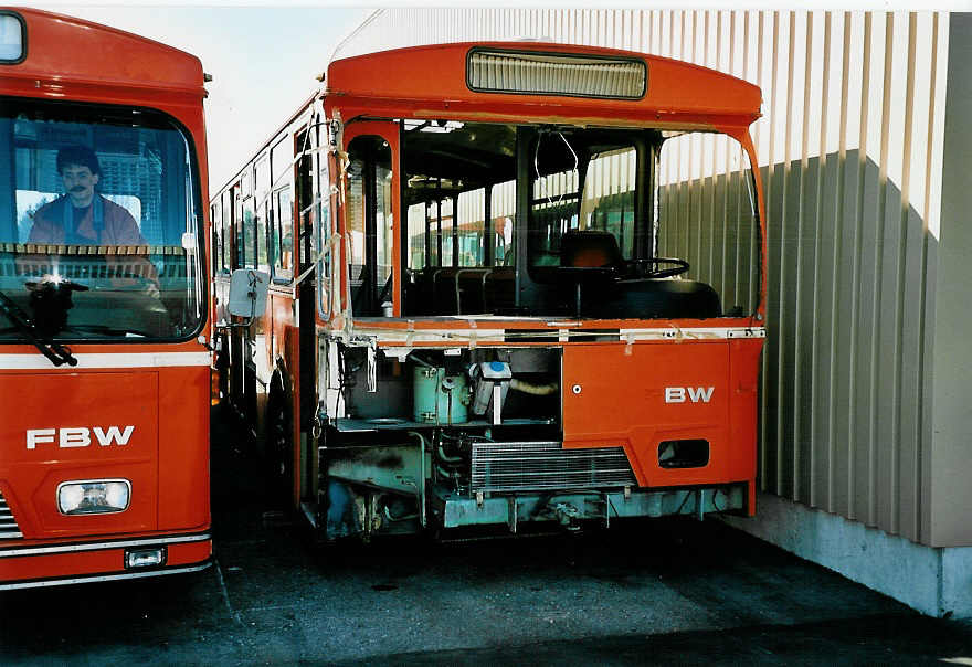 (040'137) - ZVB Zug - Nr. 4 - FBW/Hess am 8. April 2000 in Zug, Garage