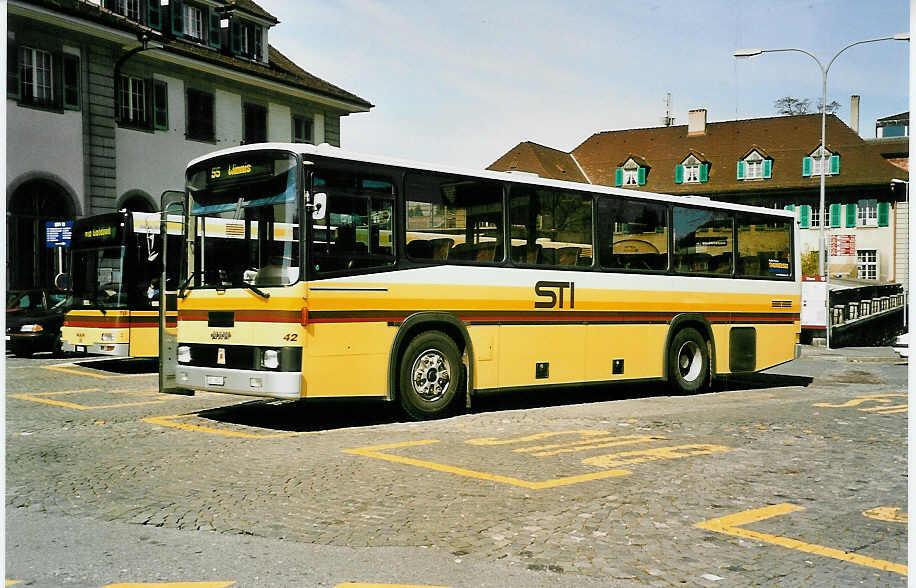 (040'311) - STI Thun - Nr. 42/BE 26'533 - NAW/R&J (ex ATGH Heiligenschwendi Nr. 3) am 21. April 2000 beim Bahnhof Thun