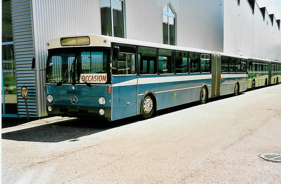 (040'320) - Schneider, Ermenswil - Nr. 1 - Mercedes (ex RVBW Wettingen Nr. 101) am 22. April 2000 in Biel, BTR