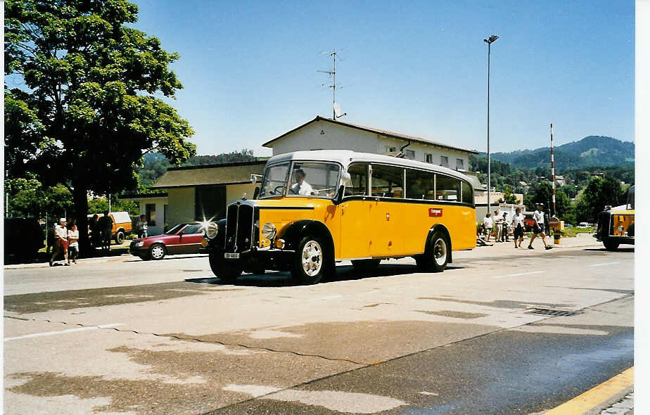 (041'215) - Roost, Steinhausen - ZG 4011 - Berna/Seitz (ex CIBA, Basel; ex P 1648) am 18. Juni 2000 in Hinwil, AMP