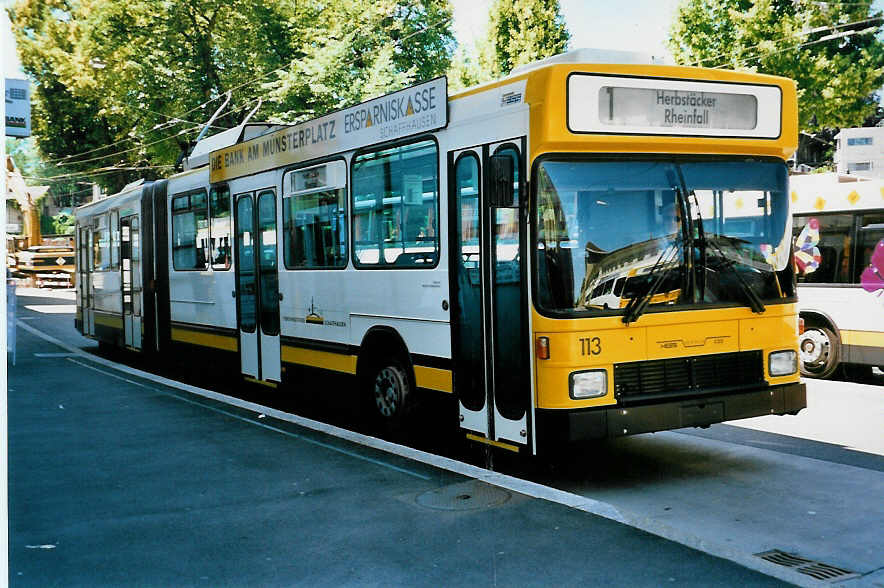 (041'421) - VBSH Schaffhausen - Nr. 113 - NAW/Hess Gelenktrolleybus am 19. Juni 2000 beim Bahnhof Schaffhausen