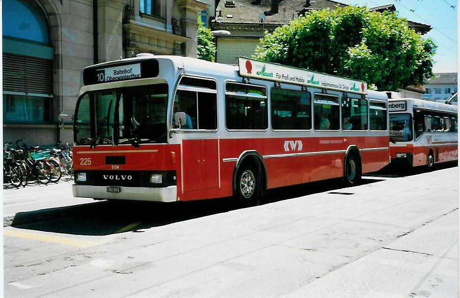(041'426) - WV Winterthur - Nr. 225/ZH 298'225 - Volvo/Tscher am 19. Juni 2000 beim Hauptbahnhof Winterthur