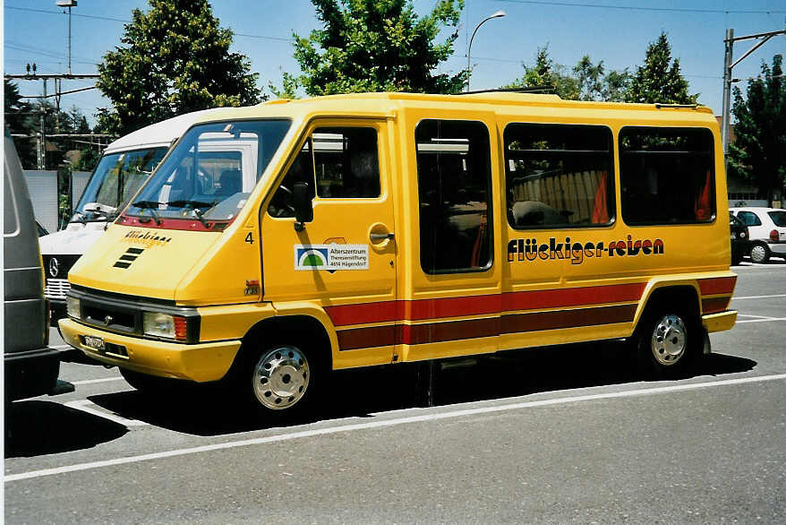 (041'619) - Flckiger, Rickenbach - Nr. 4/SO 46'234 - Renault am 27. Juni 2000 in Thun, Seestrasse