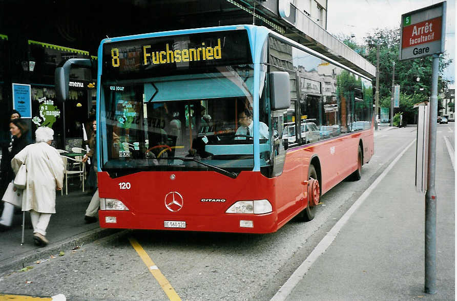 (041'903) - VB Biel - Nr. 120/BE 560'120 - Mercedes am 12. Juli 2000 beim Bahnhof Biel
