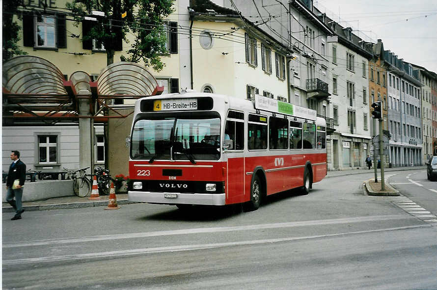(041'912) - WV Winterthur - Nr. 223/ZH 218'223 - Volvo/Tscher am 13. Juli 2000 beim Hauptbahnhof Winterthur