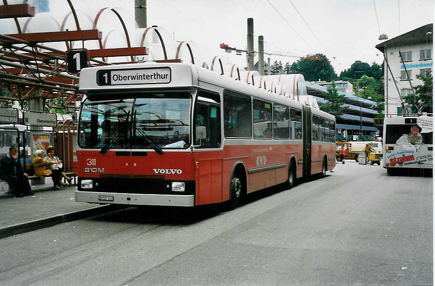(041'920) - WV Winterthur - Nr. 311/ZH 527'311 - Volvo/Hess am 13. Juli 2000 beim Hauptbahnhof Winterthur