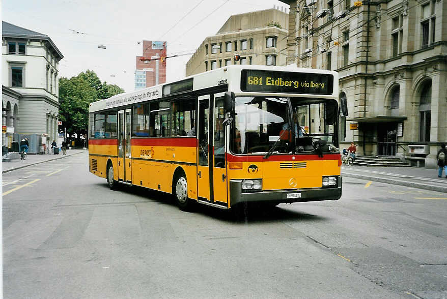 (041'921) - Moser, Flaach - Nr. 5/ZH 594'873 - Mercedes am 13. Juli 2000 beim Hauptbahnhof Winterthur