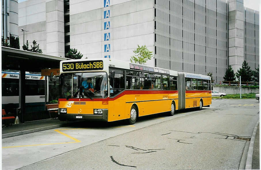 (041'925) - PTT-Regie - P 27'710 - Mercedes am 13. Juli 2000 in Zrich, Flughafen
