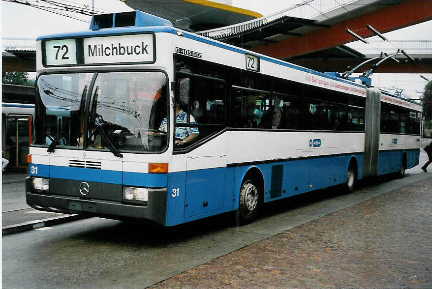 (041'932) - VBZ Zrich - Nr. 31 - Mercedes Gelenktrolleybus am 13. Juli 2000 in Zrich, Bucheggplatz